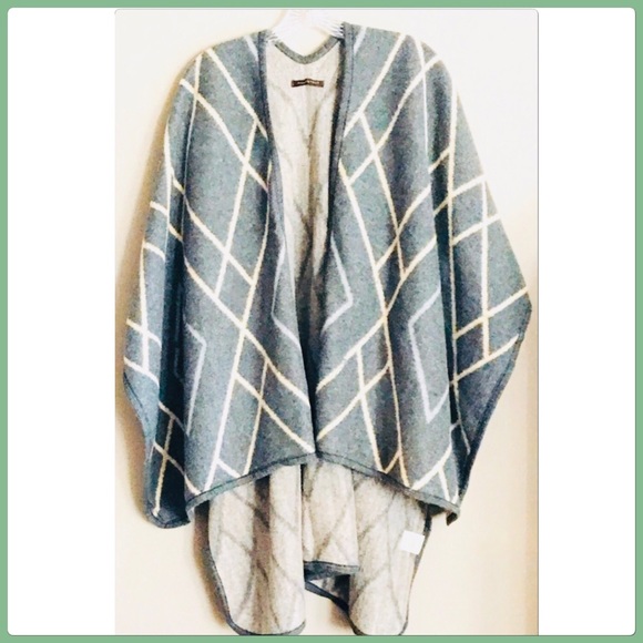 Gorgeous Warm Gray/Tan Plaid Flannel Wrap Cape Host Pick - Picture 7 of 10